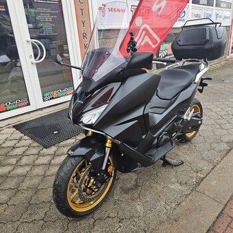 Honda Forza 750, volitelné jízdní režimy,pouze 2.260 km