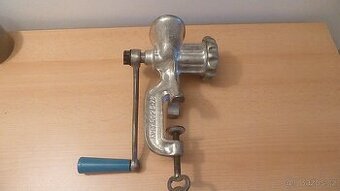 ruční mlýnek na maso