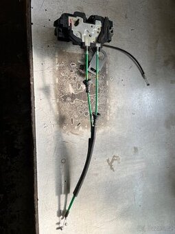 Zámek LZ dveří Hyundai I30 81410-2L200