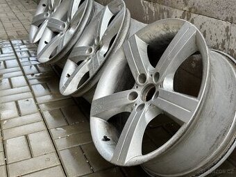 BMW 3. série – originální 19″ alu kola (5×120) – stav lehké
