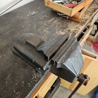 Prodám dílenský svěrák