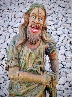 Ručně vyřezávaná socha