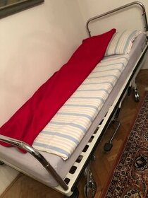 Polohovací postel - kompenzační pomůcka