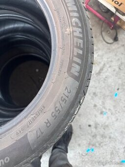 Prodám 4ks pneu na dojetí 215/55R 17 4 ks - 500