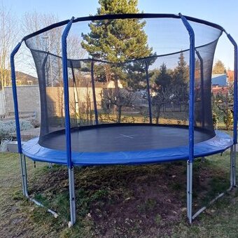 Trampolína