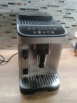 Kávovar DeLonghi magnifica EVO