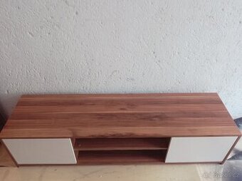 Stolek pod TV
