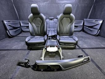 BMW 5 G30 LCI M-Paket kuzeny interier sedacky