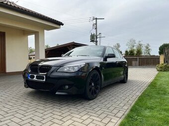 BMW E60 530i (dvě sady pneu)