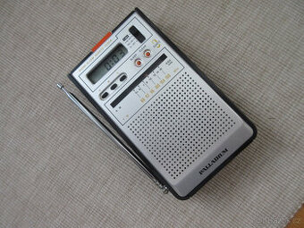 Tranzistorové rádio z 80 tých roků min. století - hraje