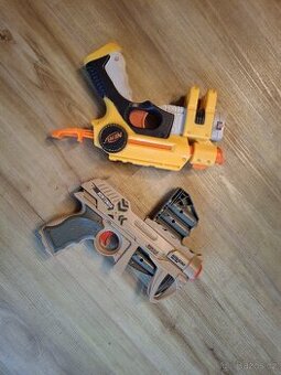 detske pistole Nerf n-strike blaster + huntsman auto scout