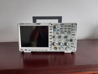 Stolní digitální dvoukanálový osciloskop OWIN KD 53102A.
