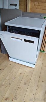 Samostatně stojící myčka Beko DFN26421W
