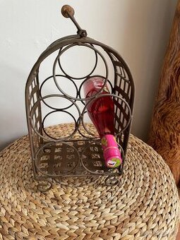 Rustikální kovový držák na víno Nové