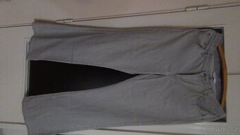 Šedé strečové kalhoty