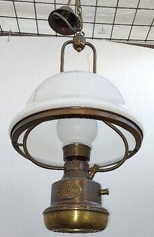 Mosazný lustr petrolejka