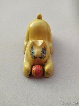 Stará hračka-kočka