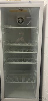 Prosklená lednice Beko