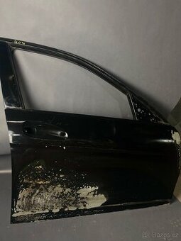 Pravé přední dveří Mercedes C204
