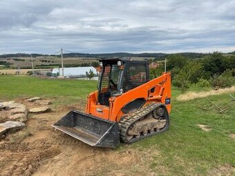 Pásový smykový nakladač Komatsu CK 20-1, hmotnost 3.6 t