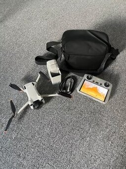Dron DJI Mini 3 Pro se smart ovladačem a příslušenstvím