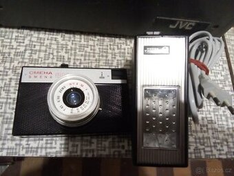 Starý fotoaparát Smena s bleskem