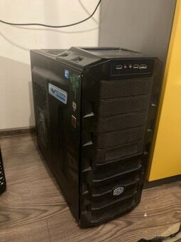 CoolerMaster velká PC skříň
