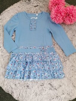 Krásné dívčí šaty