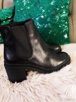 Kožené boty Tamaris vel.38