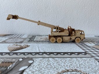 Nový dřevěný model Tatra 815-7 UDS