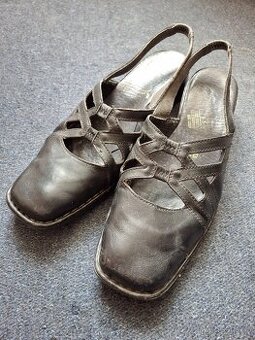 Kožené černé nazouvací botky Rieker