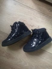 Kotníkové boty z CCC, velikost 28