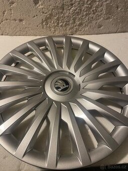 KRYT KOLA / POKLICE ŠKODA  3T0 601 147 B