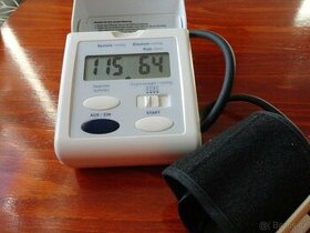 digitální měřič krevního tlaku
