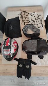 Prodám přilbu, rukavice a brašnu na motorku.