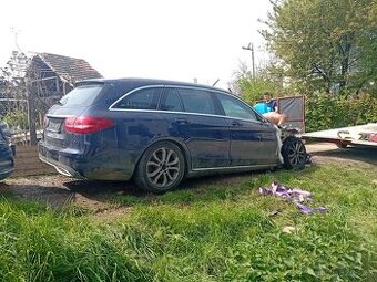 Prodám náhradní díly na mercedes céčko w205