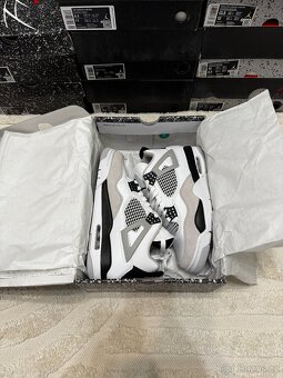 Air Jordan 4 Retro - Military Black
