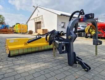 Příkopový mulčovač s hydraulickým ramenem