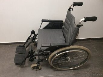 zvedací podnožky MEYRA skládací invalidní vozík