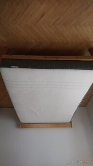 Postel včetně matrace 140 cm