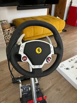 Volant + stojan Thrustmaster F430