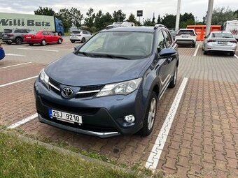 Toyota RAV4 2,2 D-4D LUX 110kW, originál servis, nebouraná
