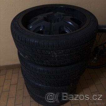 22" černé disky + letní pneu