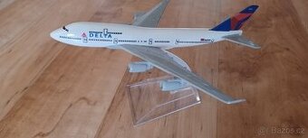 Kovový model letadla Boeing Delta Airlines cca20cm