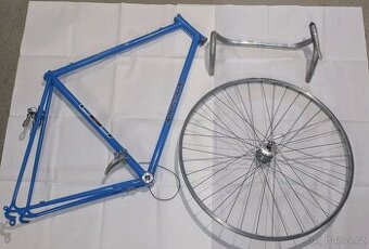 Rám Favorit r. 90, berany a kolo