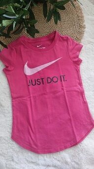 Růžové tričko Nike vel. 104-110