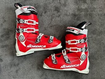 Přeskáče Nordica speedmachine 100 - velikost 300