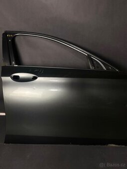 Pravé přední dveře Mercedes E 213