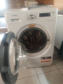 Prodám pračku Whirlpool  v záruce