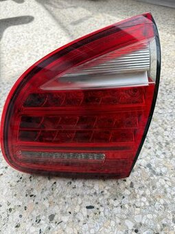 Zadní světlo PRAVÉ VNITŘNÍ Porsche CAYENNE 7P5 945 094 K